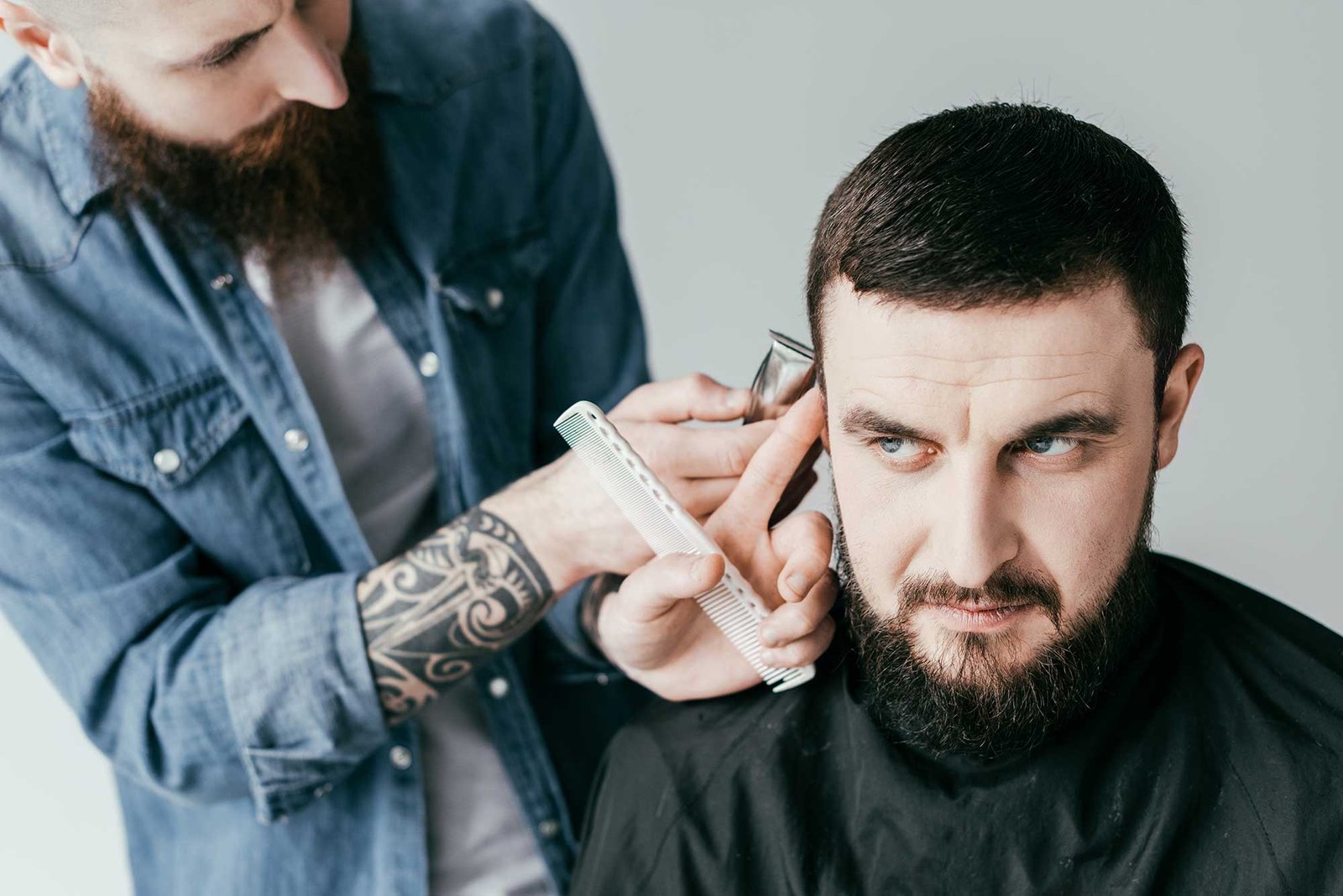 barber-shaving-customer-hair-with-shaving-machine-2022-12-16-18-01-42-utc-2.jpg